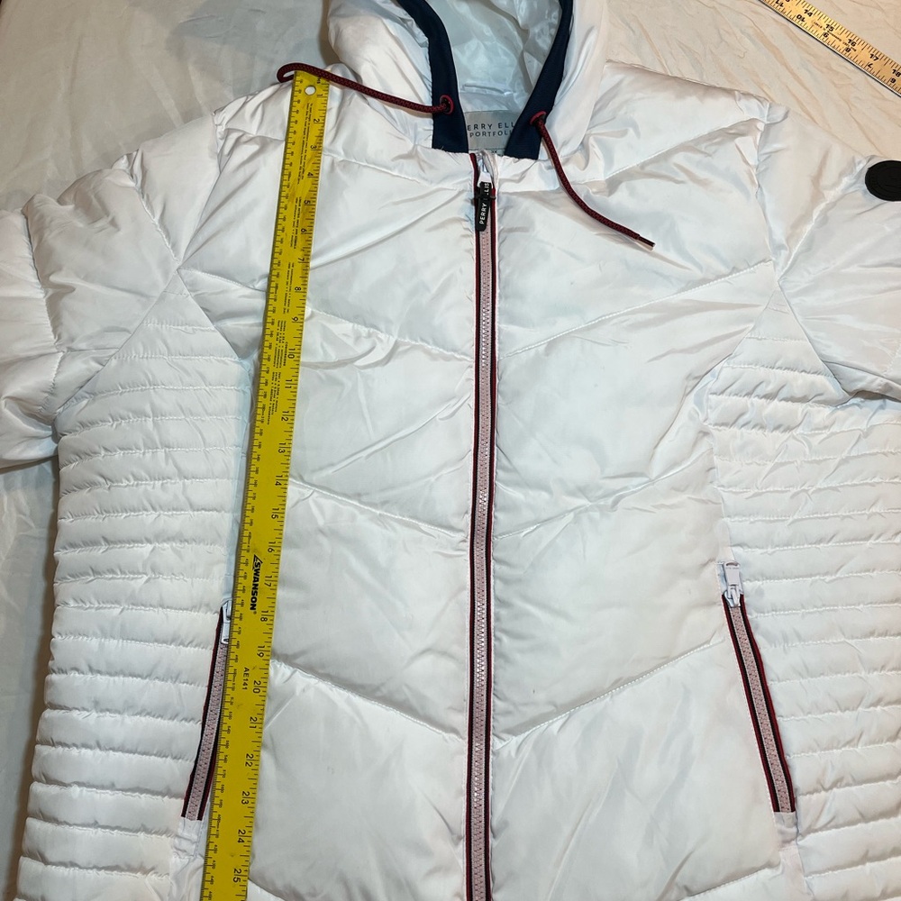 Perry Ellis White and Navy Jacket puffer size 3xl in good condition